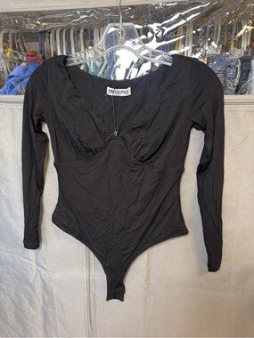 NWOT Princess Polly Black Snap-Closure Bodysuit- Size 4